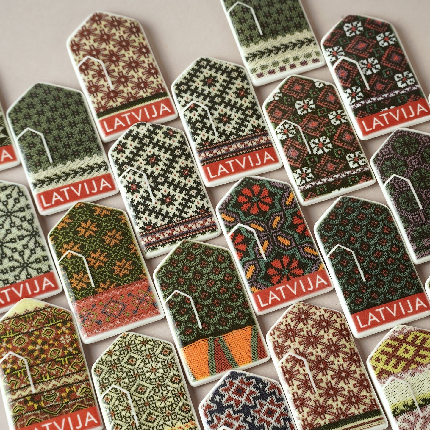 Porcelain Magnet - Gloves With Print + LATVIJA