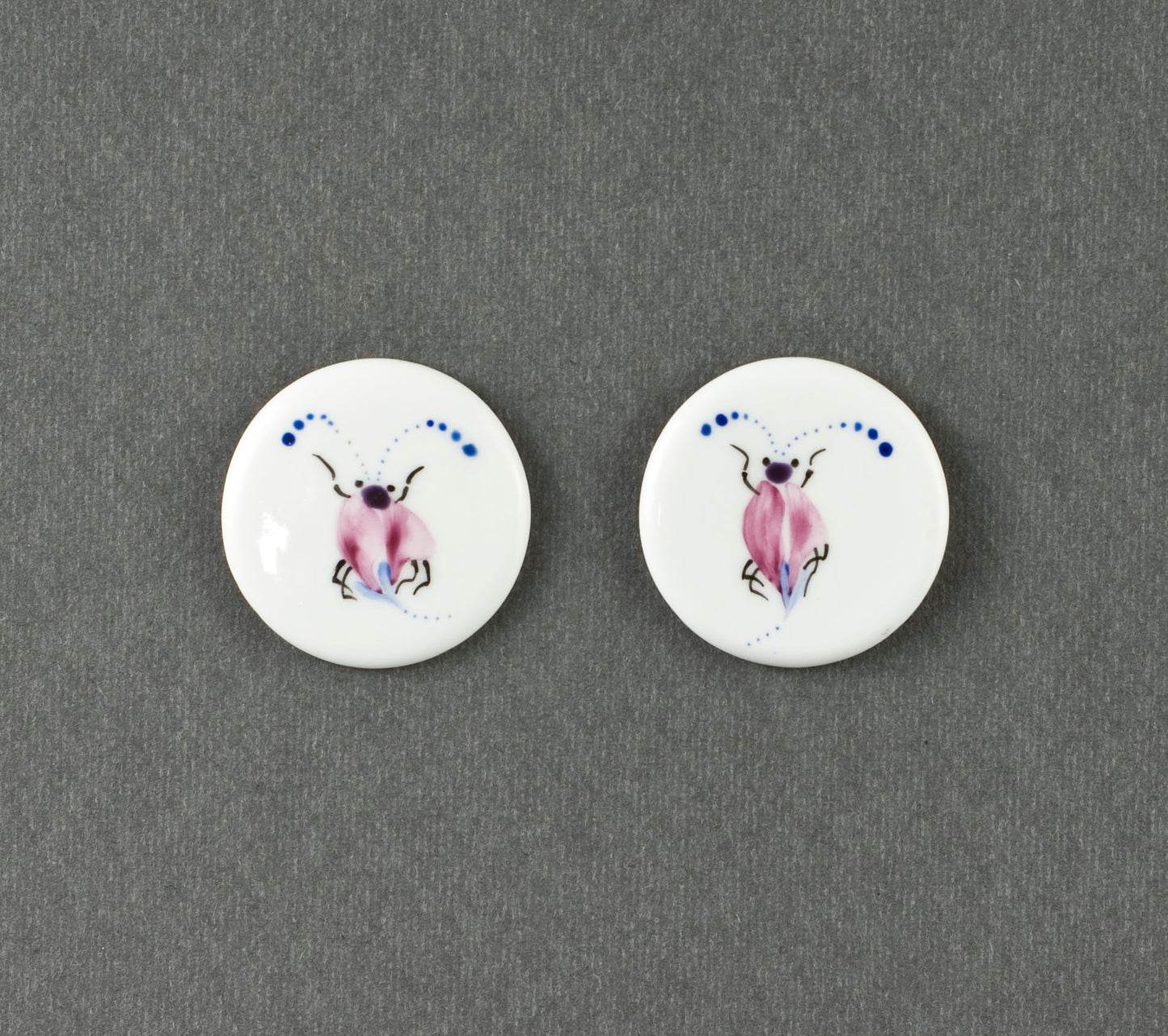 Beetle 1.11. Button L earrings