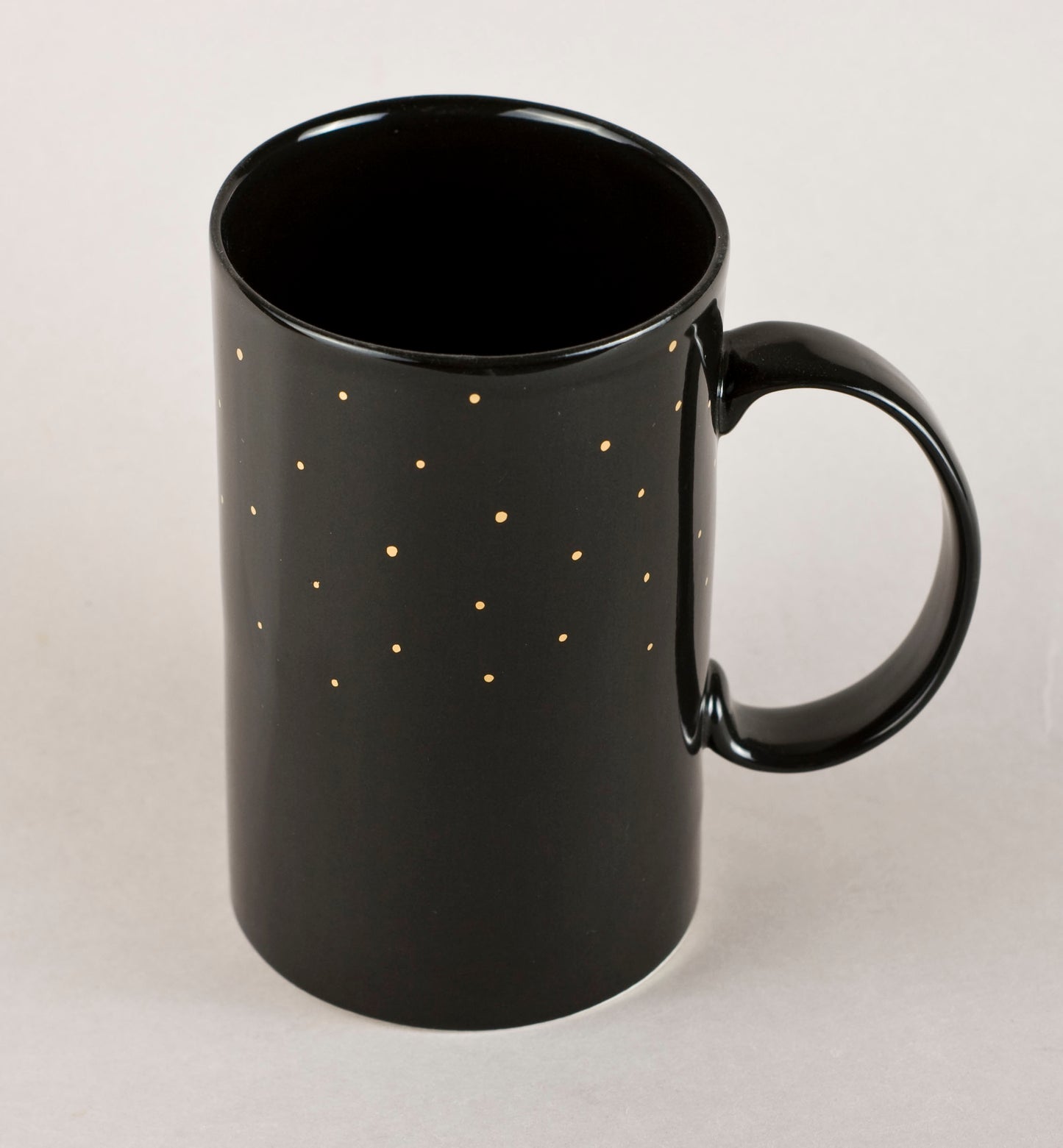 Black with gold 1.5. Cylinder Medium