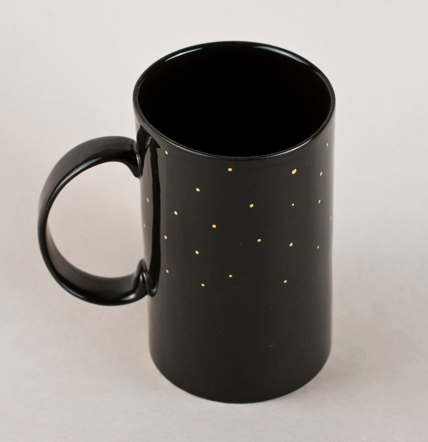 Black with gold 1.5. Cylinder Medium