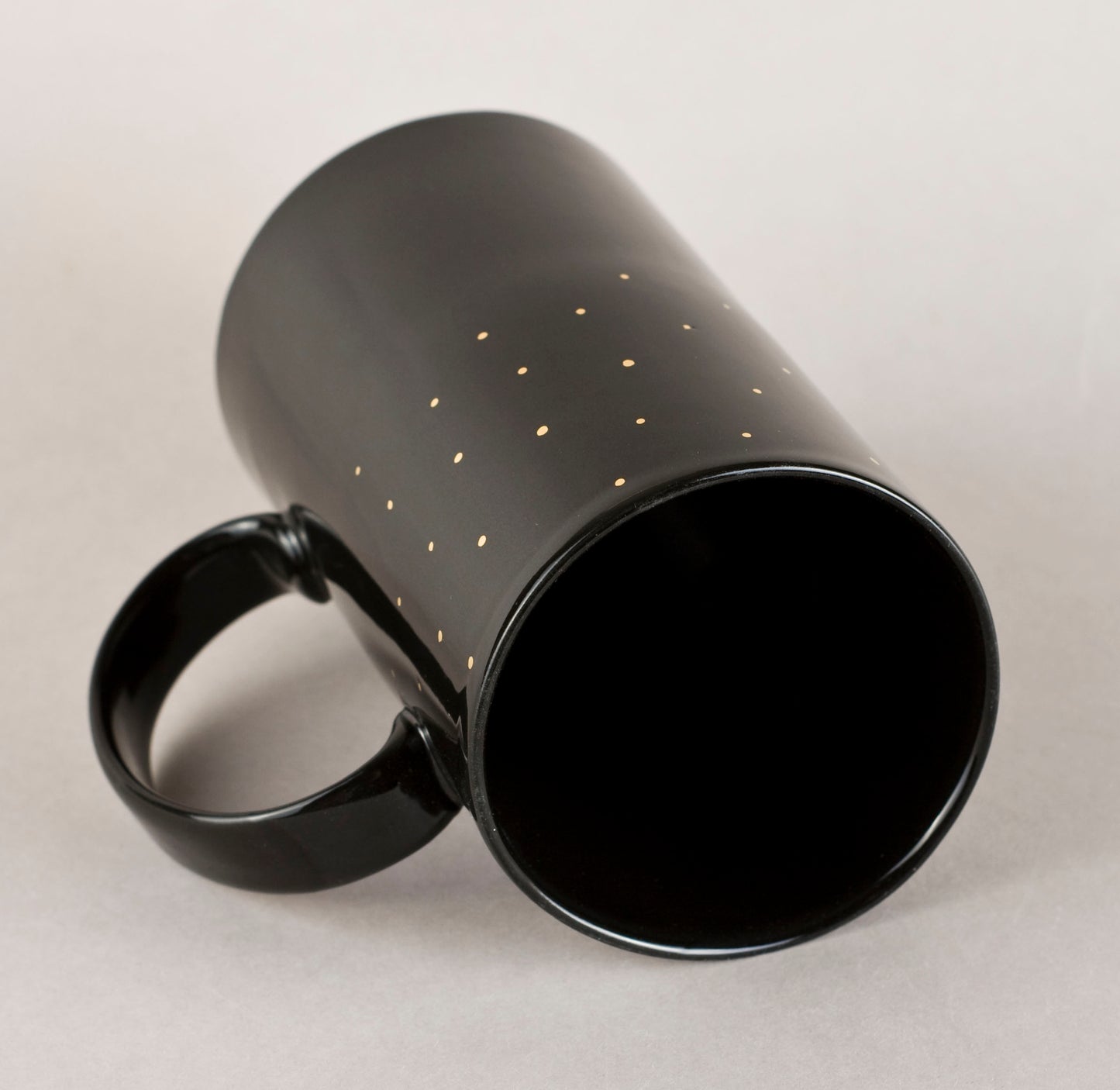 Black with gold 1.5. Cylinder Medium