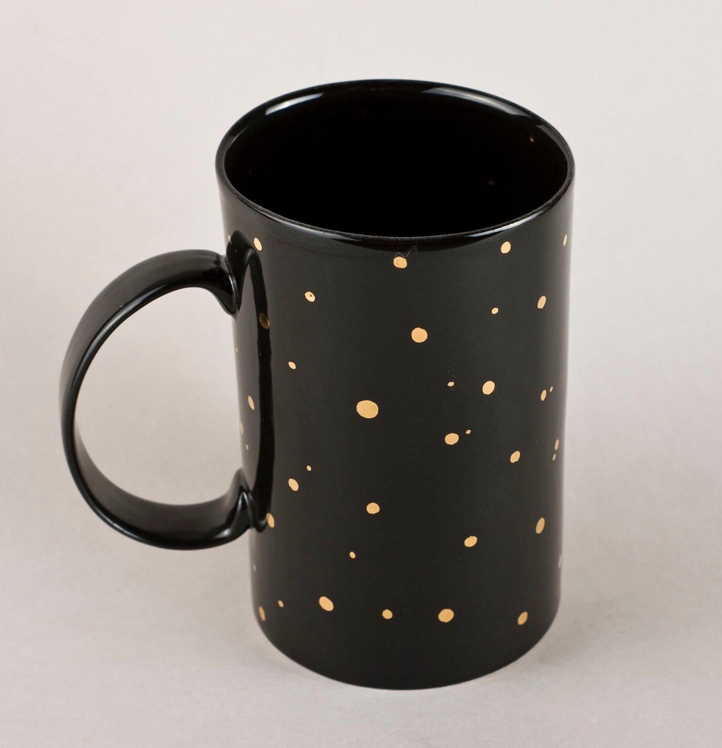 Black with gold 1.7. Cylinder Medium