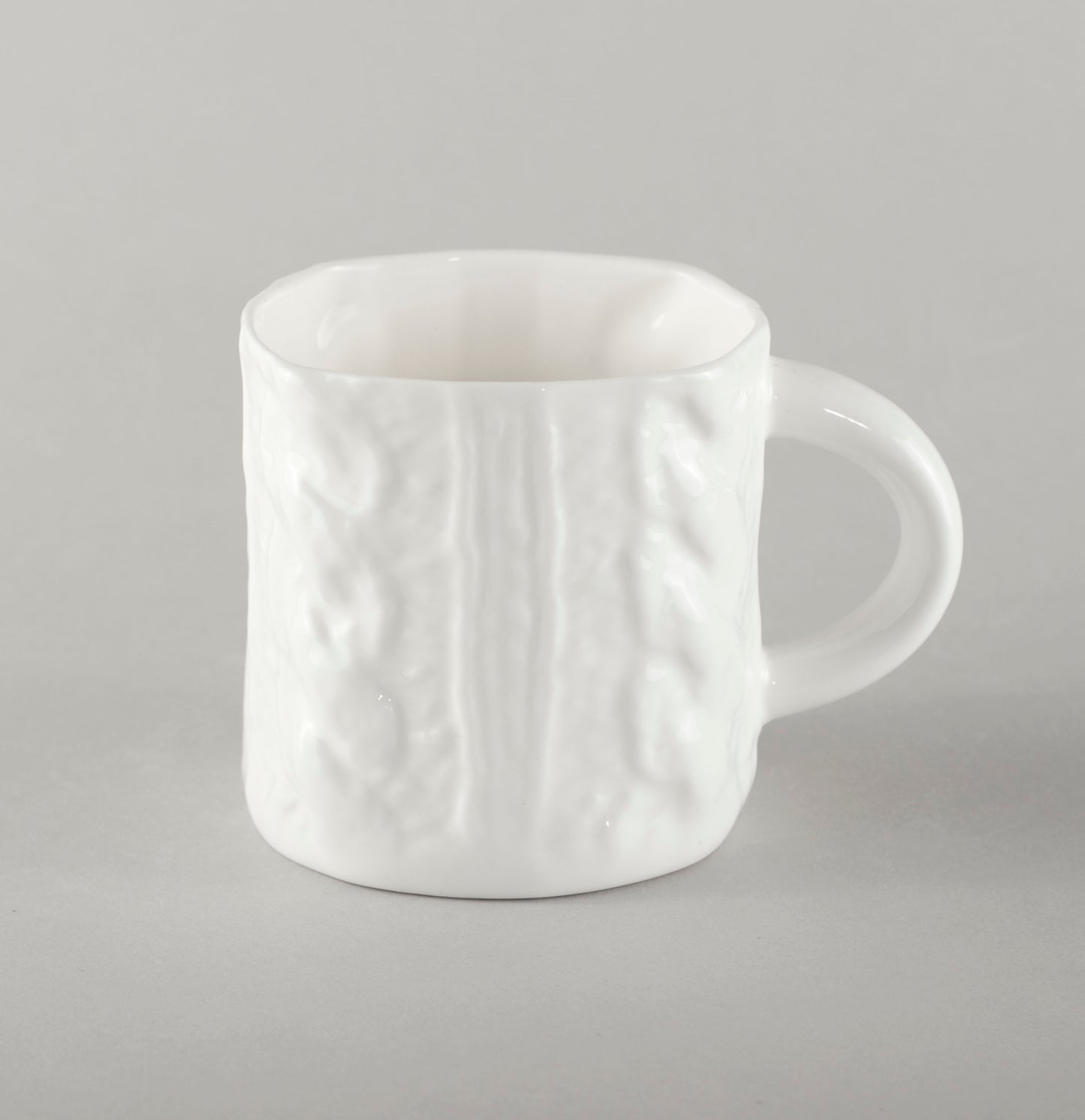 Porcelāna adīta kafijas krūze