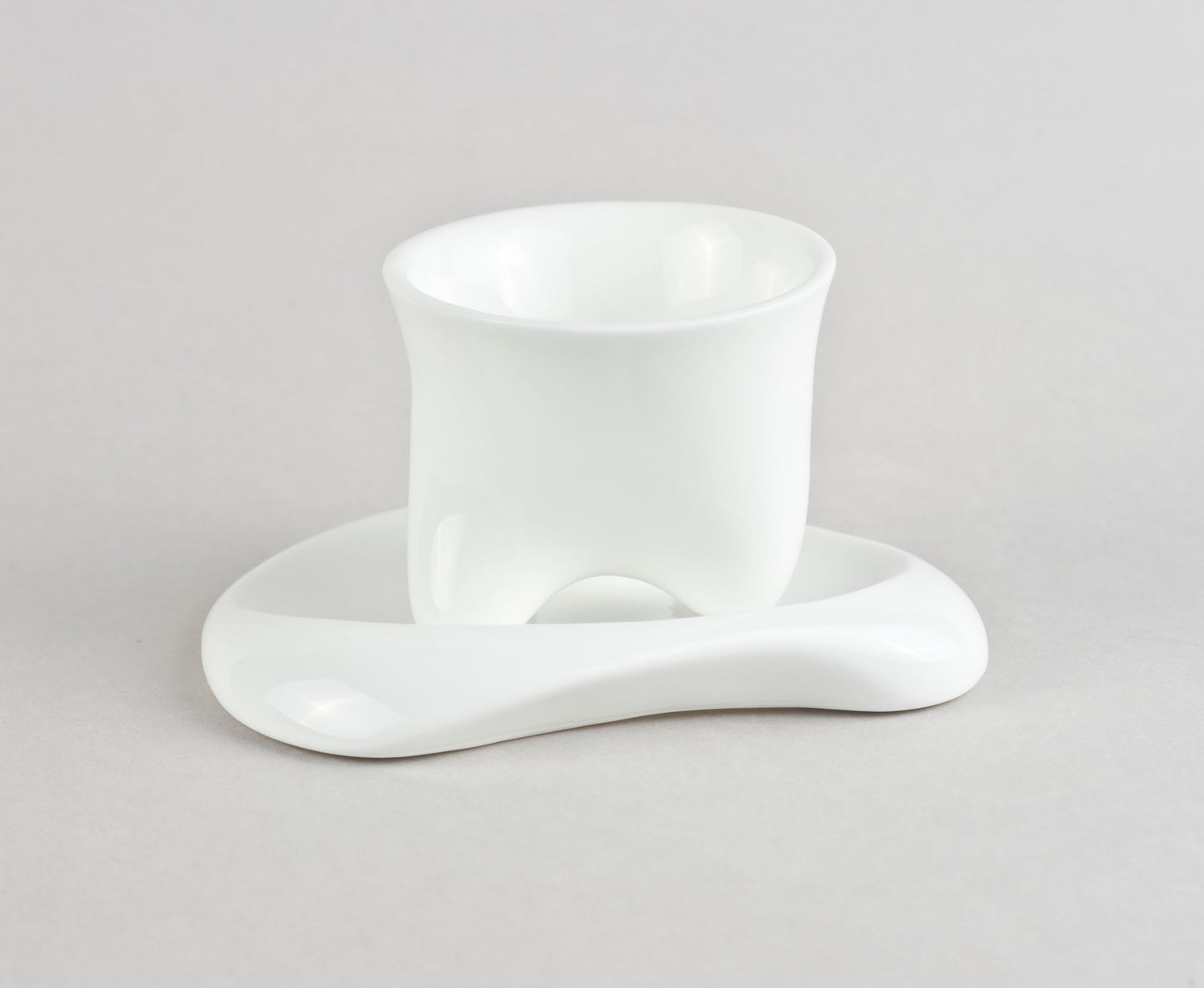 Porcelāna termo šķīvītis (krūzīte nav iekļauta)