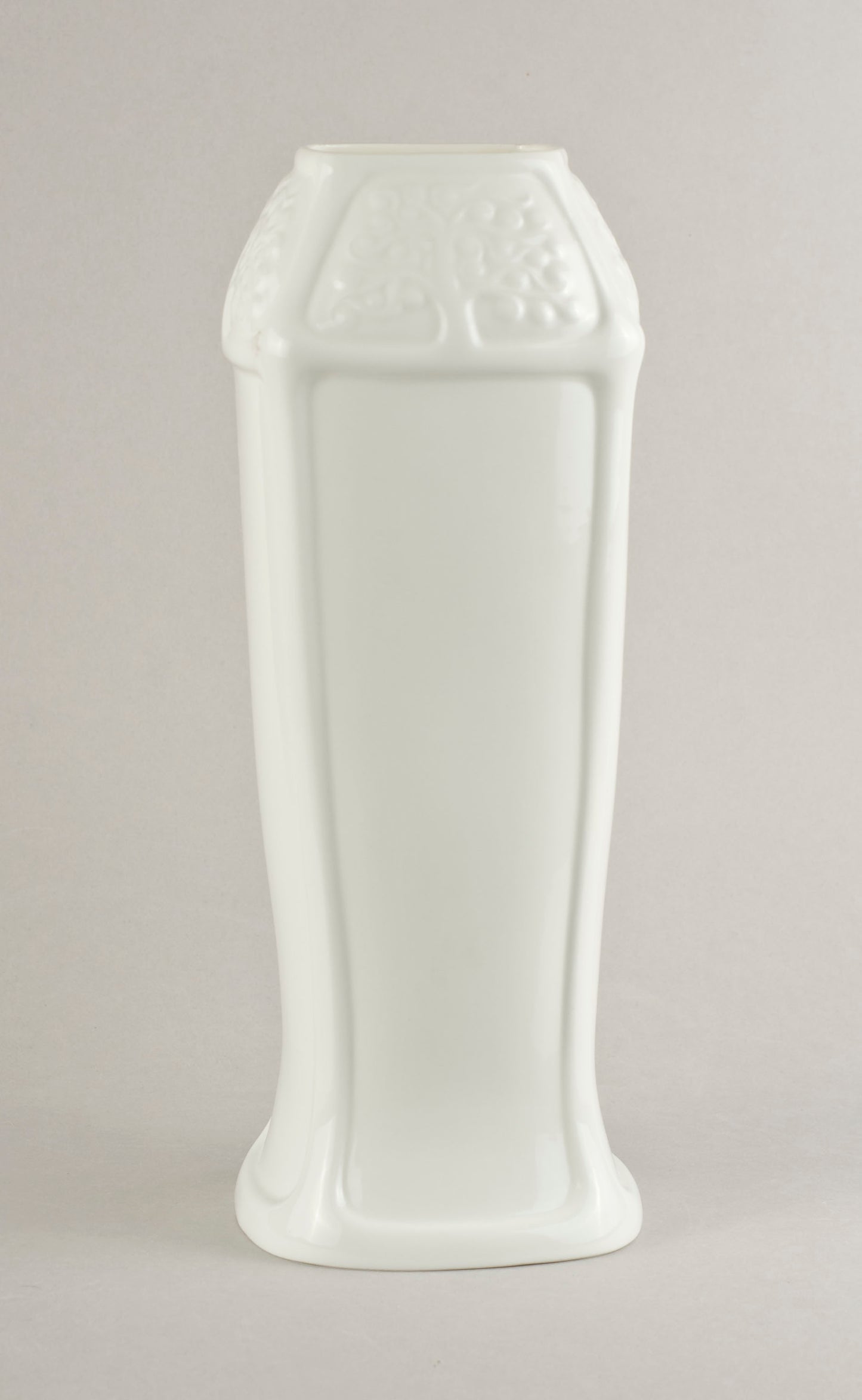 Porcelāna vāze 100