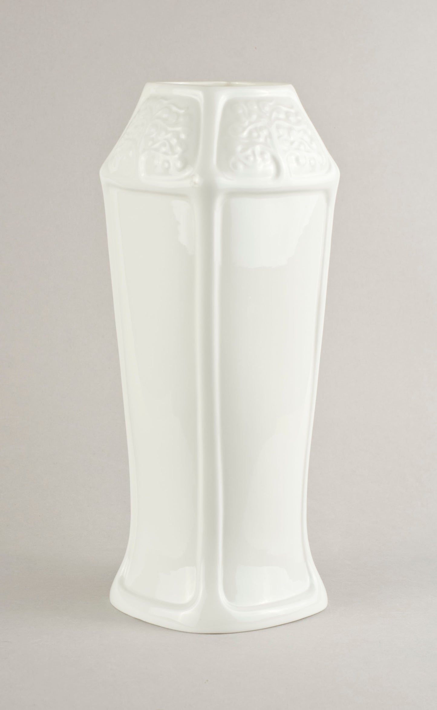 Porcelāna vāze 100