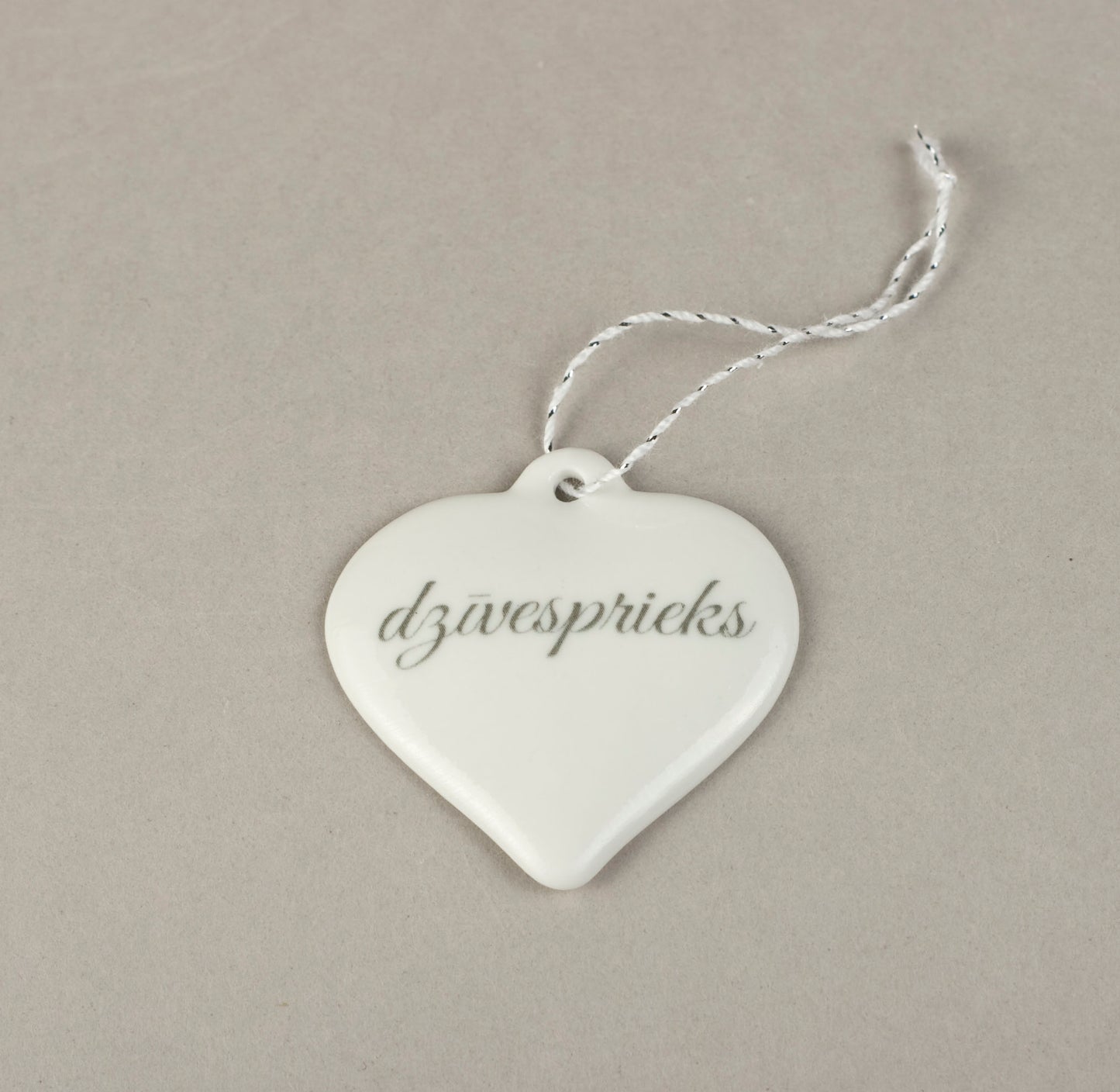 Porcelāna Ziemassvētku rotājumi - sirsniņa ar apdruku