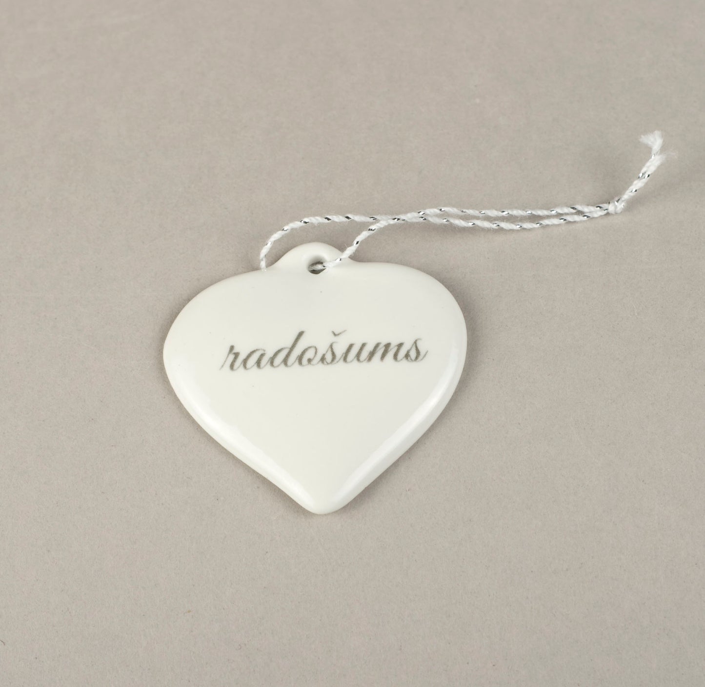 Porcelāna Ziemassvētku rotājumi - sirsniņa ar apdruku