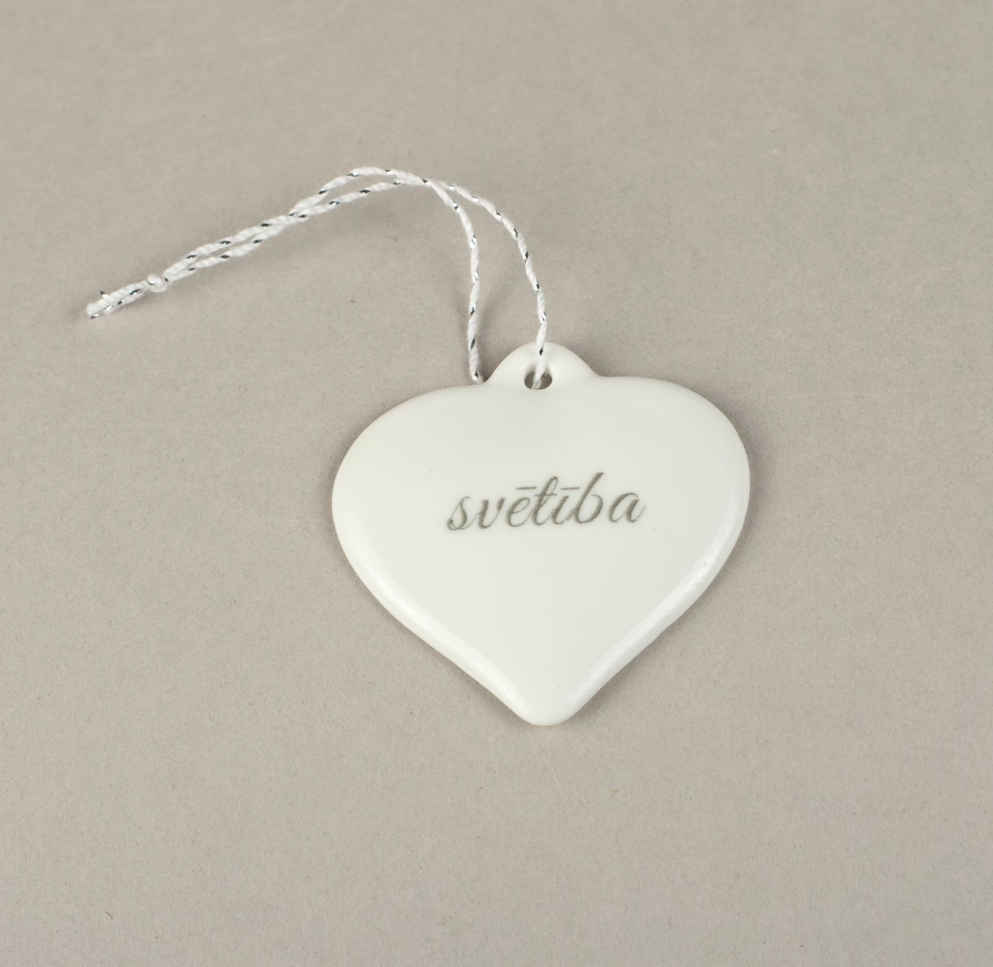 Porcelāna Ziemassvētku rotājumi - sirsniņa ar apdruku