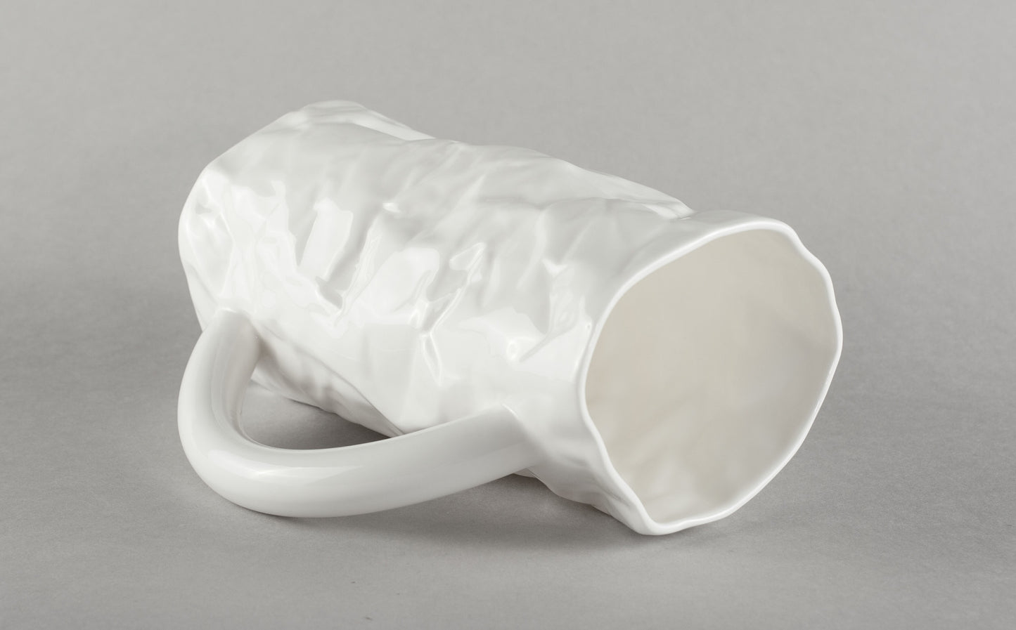 Porcelāna burzīts alus kuss
