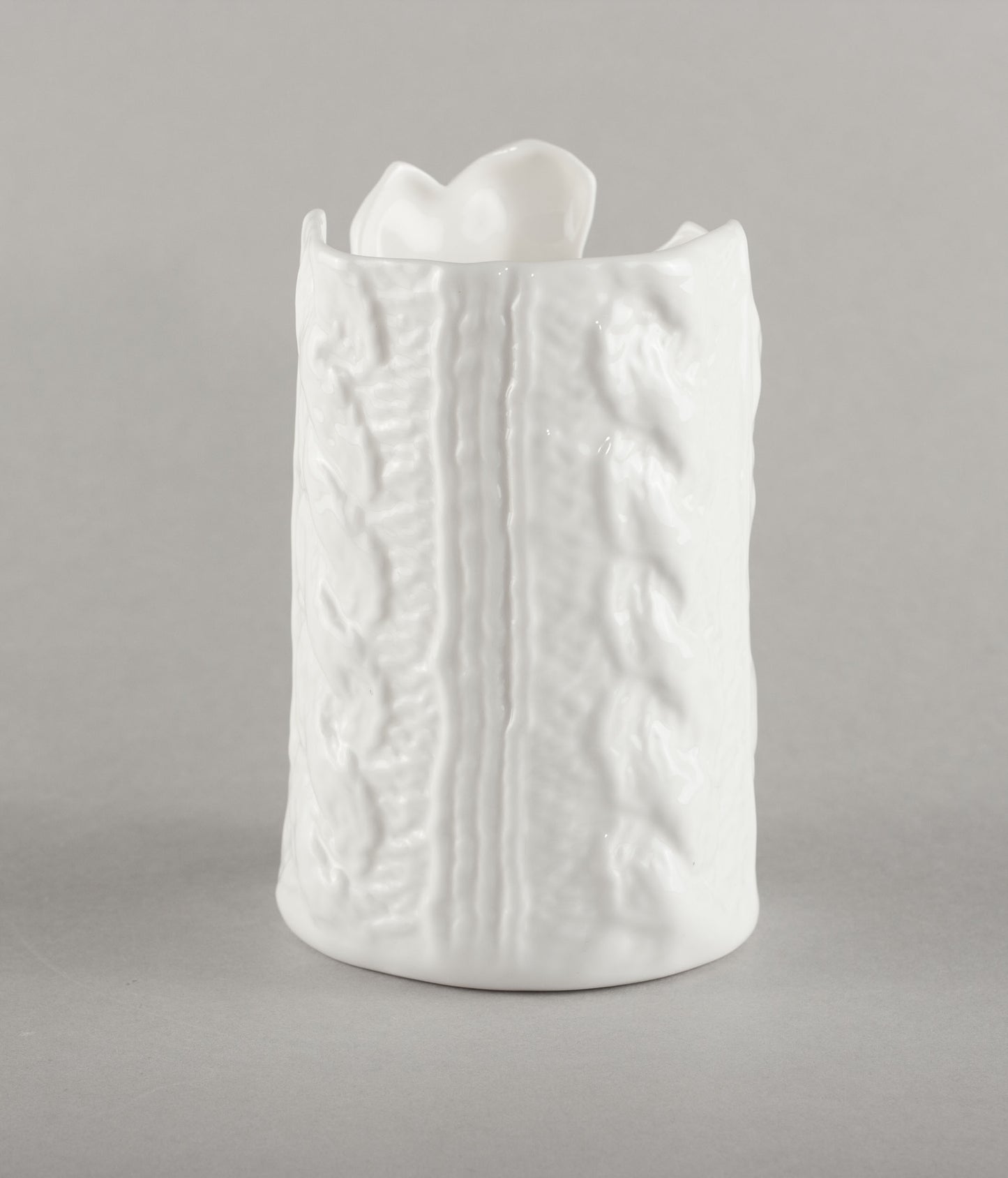 Porcelain Vase Latvija / Crumpled-Knitted