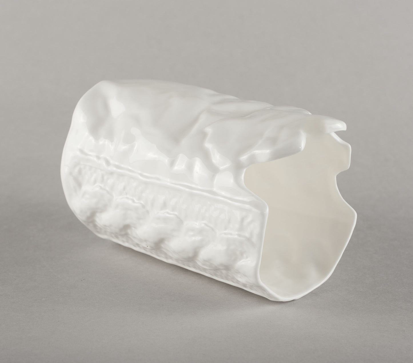 Porcelain Vase Latvija / Crumpled-Knitted