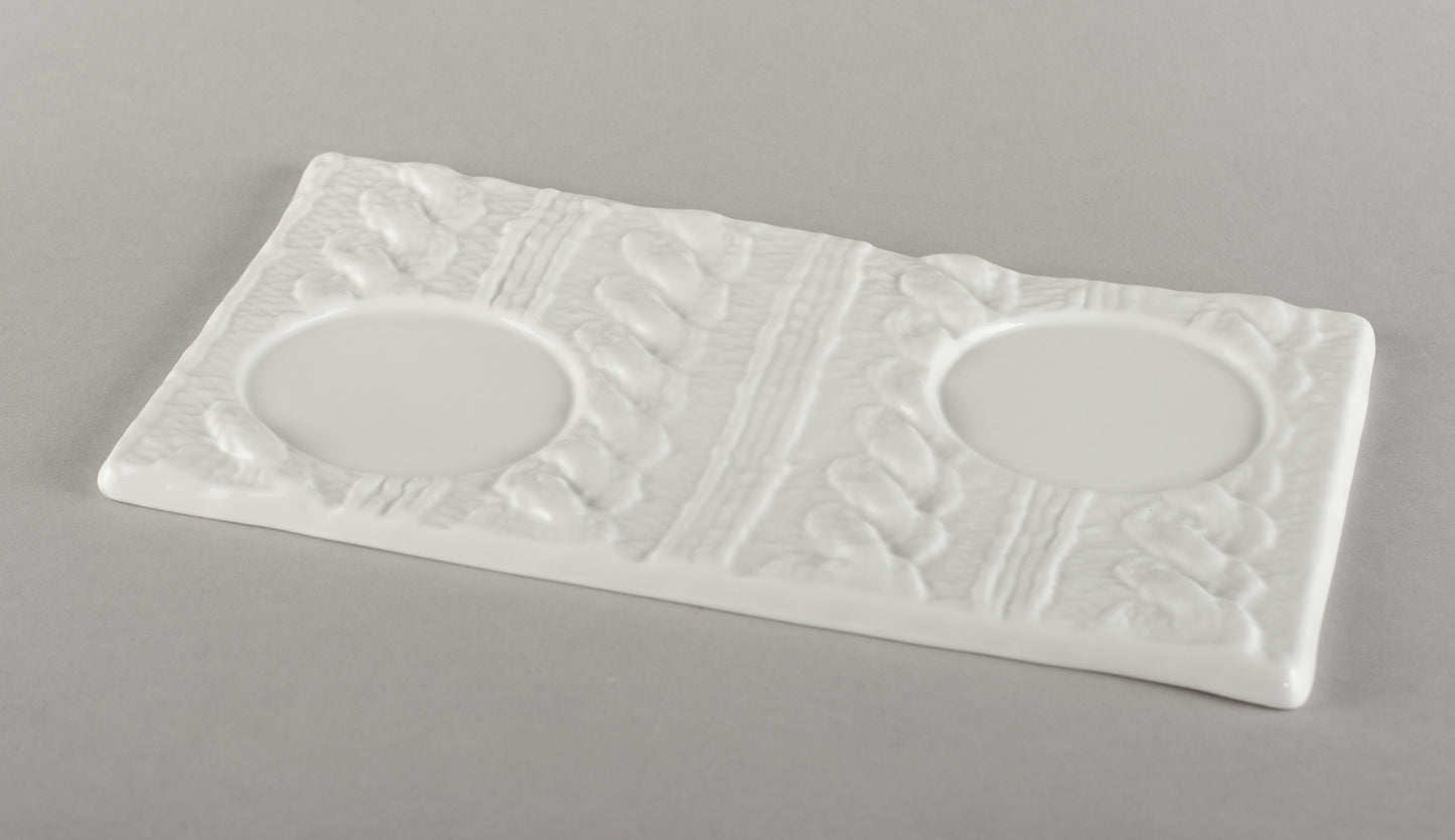Porcelāna adīta apakštase divām kafijas krūzēm (krūzes nav iekļautas)