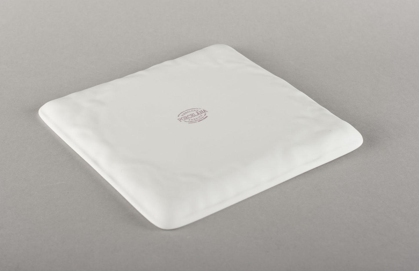 Porcelāna burzīts deserta šķīvis M (gluds vidus)