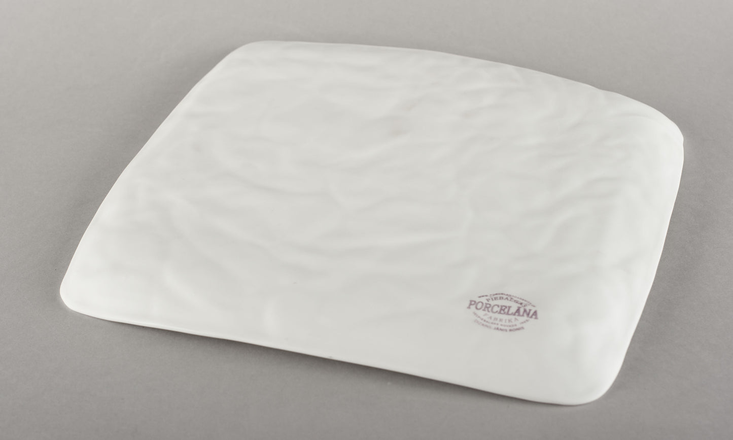 Porcelāna burzīts šķīvis/paplāte M