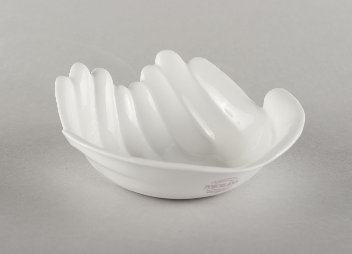 Porcelāna trauks riekšava