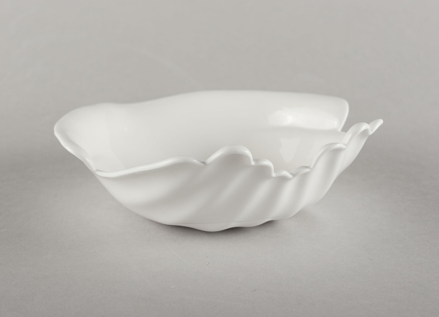 Porcelāna trauks riekšava