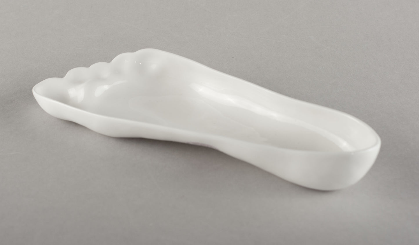 Porcelāna dekoratīvs trauks pēdiņa