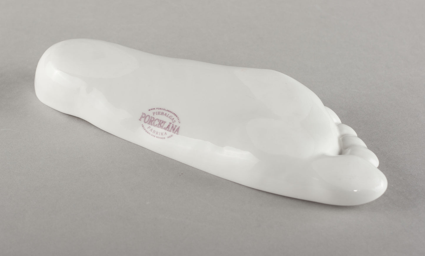 Porcelāna dekoratīvs trauks pēdiņa