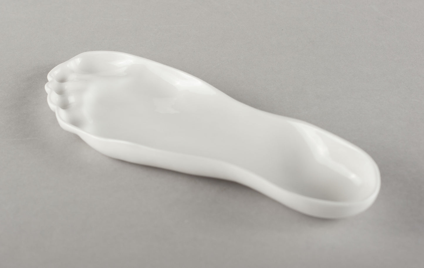 Porcelāna dekoratīvs trauks pēdiņa