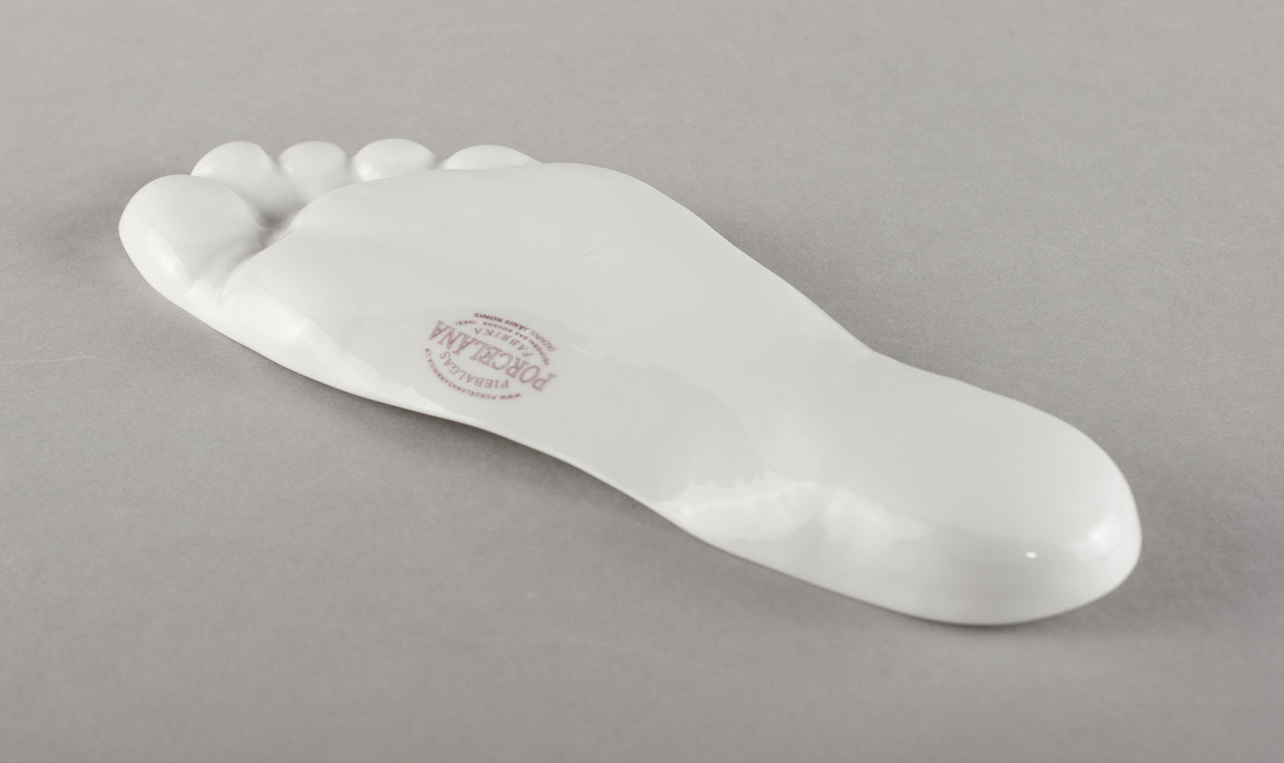 Porcelāna dekoratīvs trauks pēdiņa