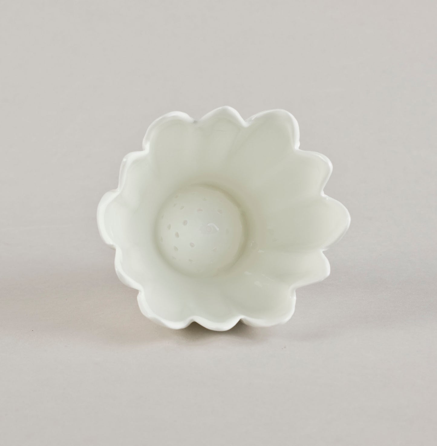 Porcelain Tea strainer Waterlilly