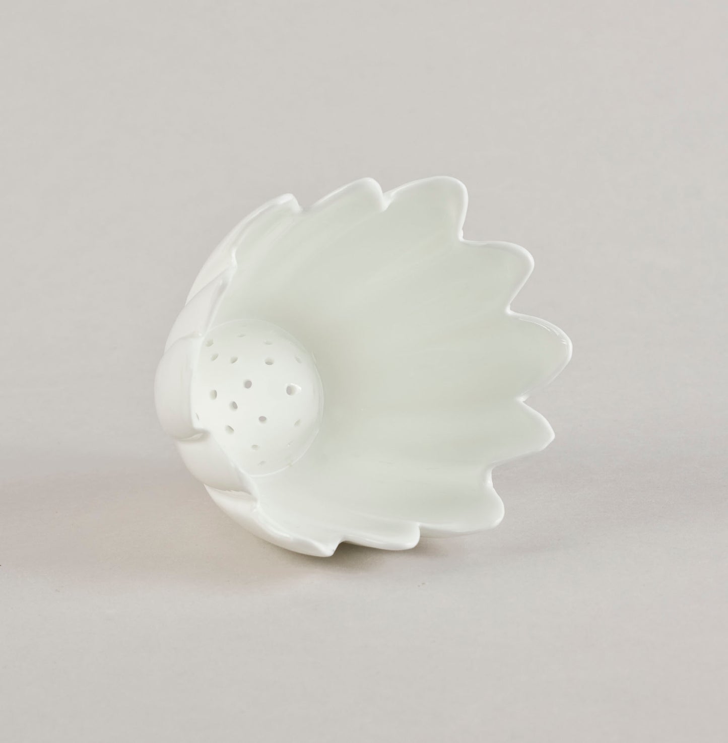 Porcelain Tea strainer Waterlilly