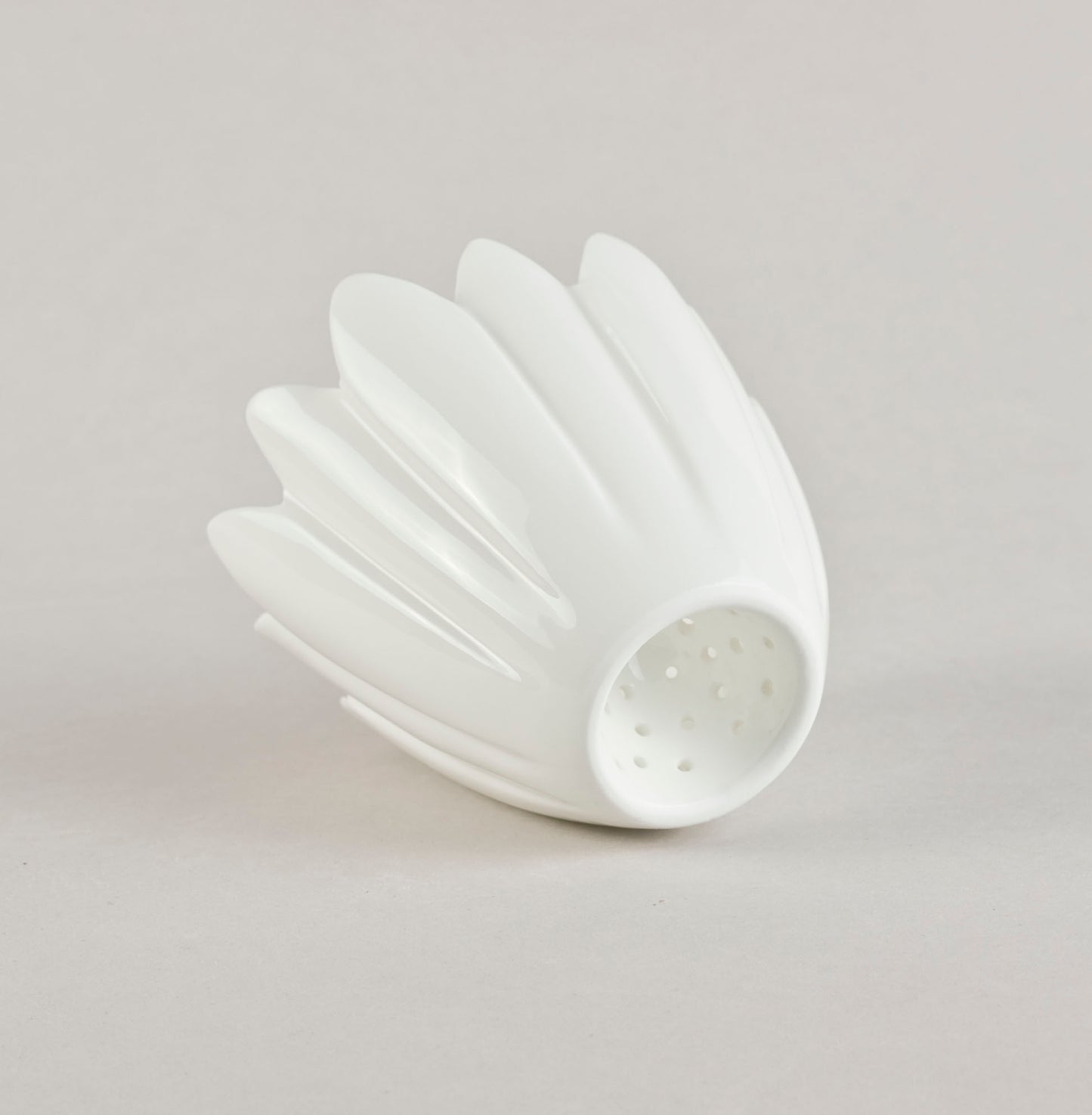 Porcelain Tea strainer Waterlilly