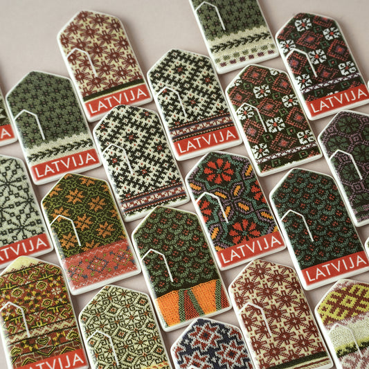 Porcelain Magnet - Gloves With Print + LATVIJA