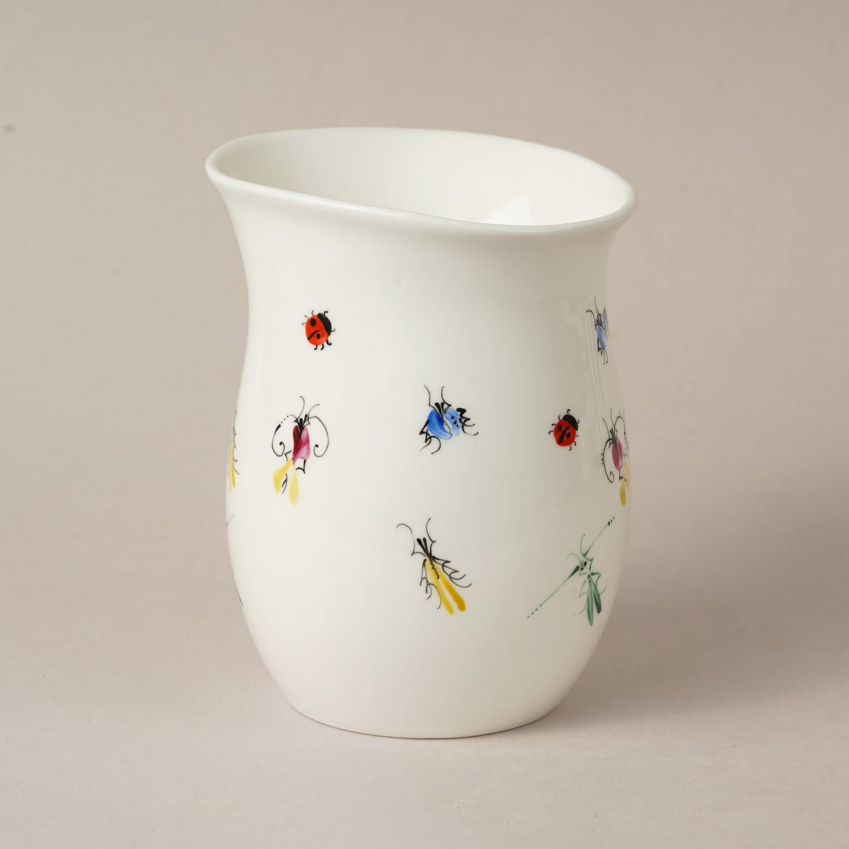 Beetle 4.25. Hatters L Mug