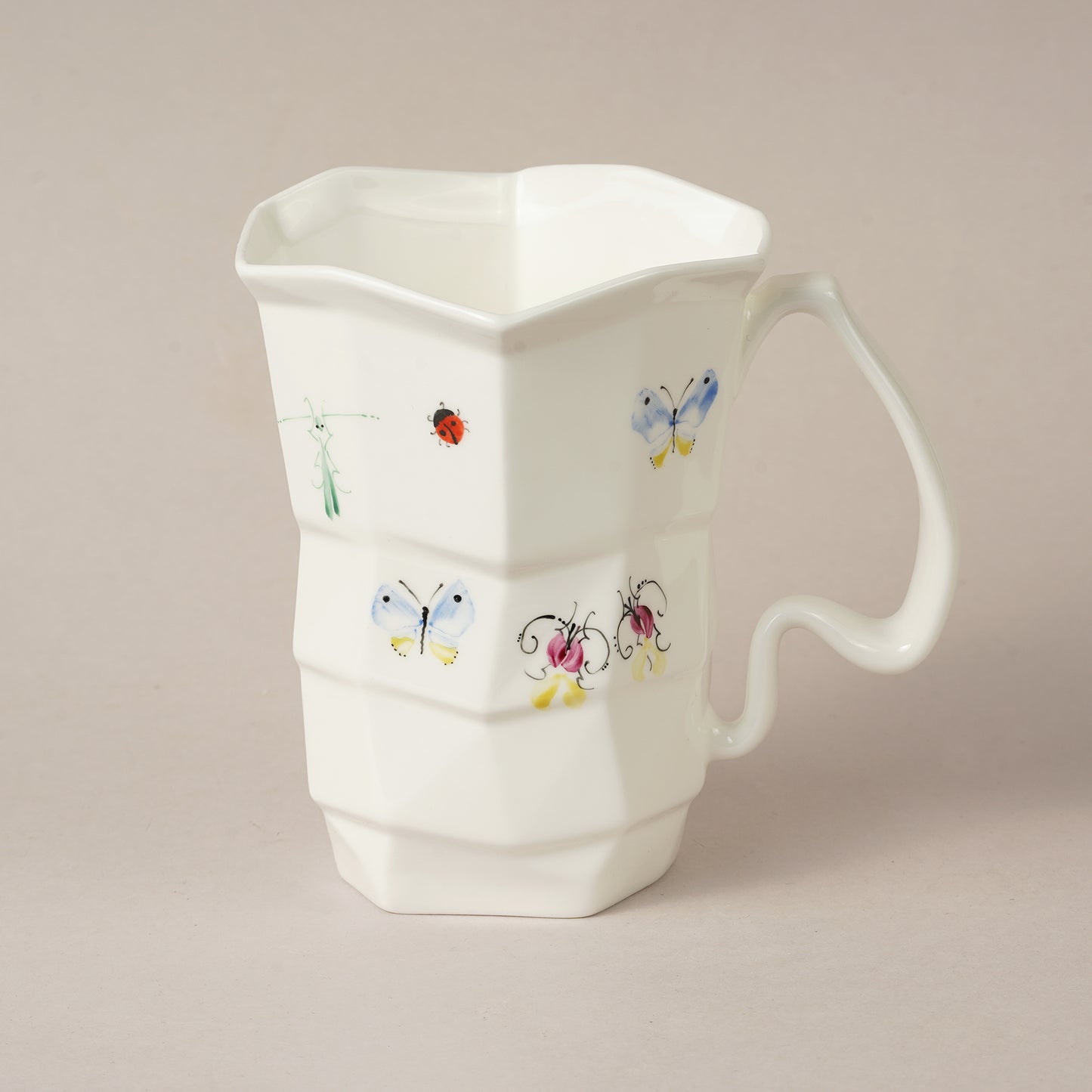 Kukaiņi 4.23. Krūze Elements