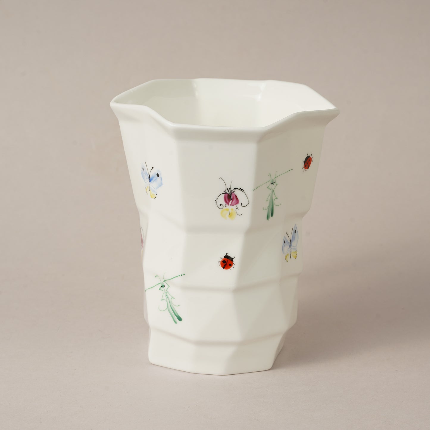 Kukaiņi 4.23. Krūze Elements