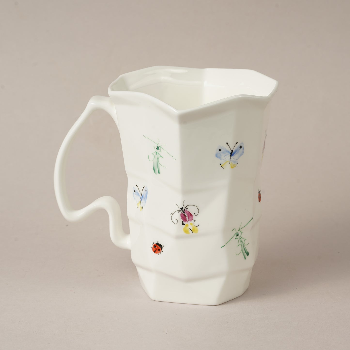 Kukaiņi 4.23. Krūze Elements