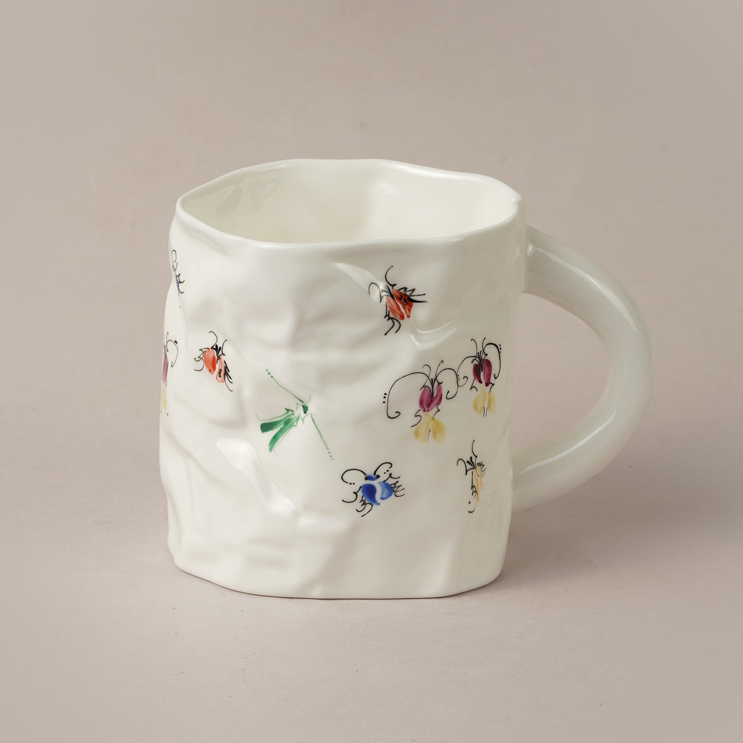 Kukaiņi 2.5. Burzīta tējas krūze