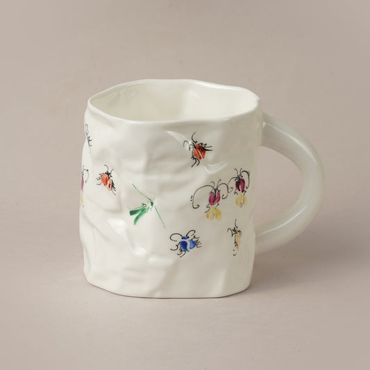 Kukaiņi 2.5. Burzīta tējas krūze