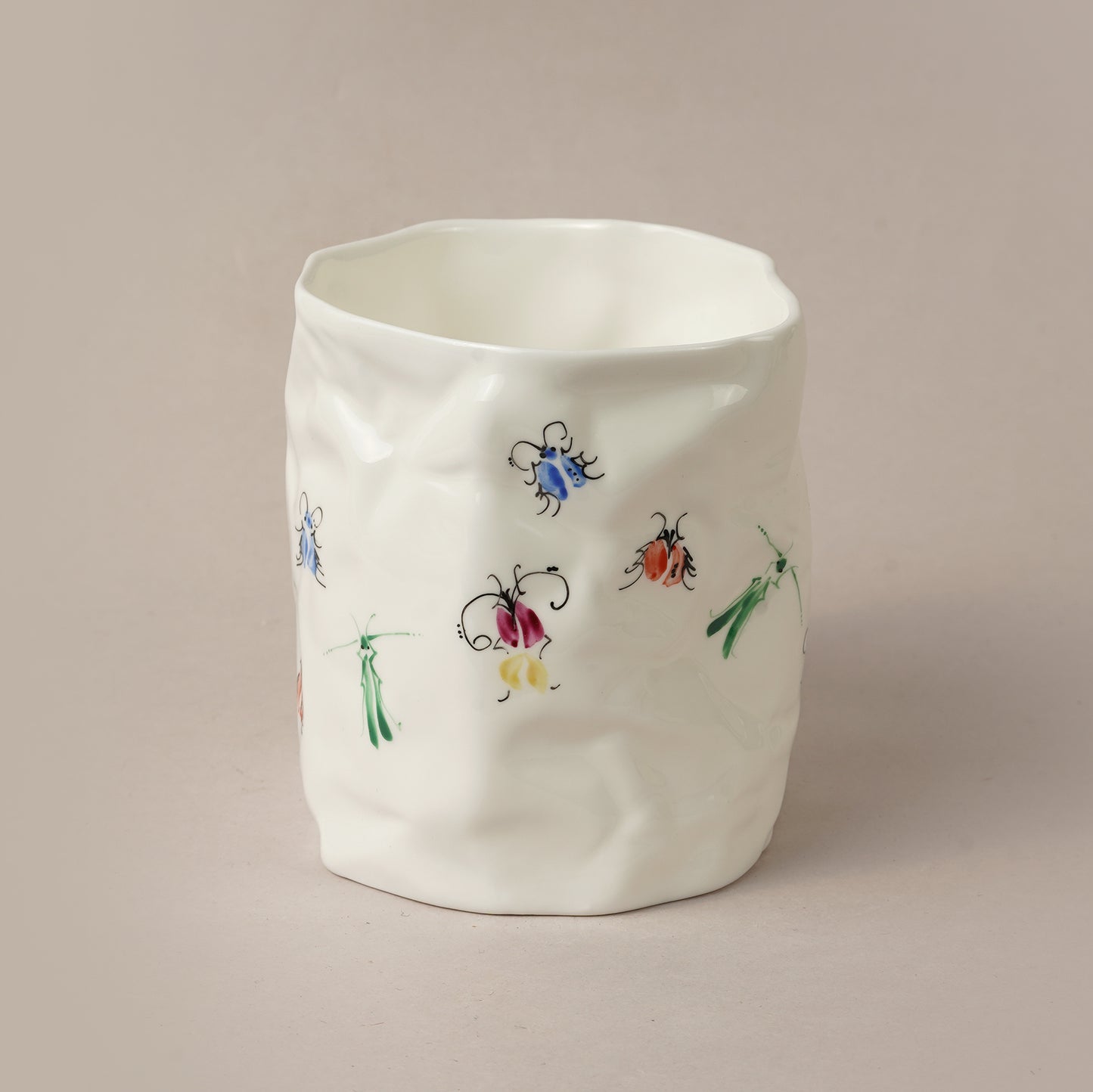 Kukaiņi 2.5. Burzīta tējas krūze