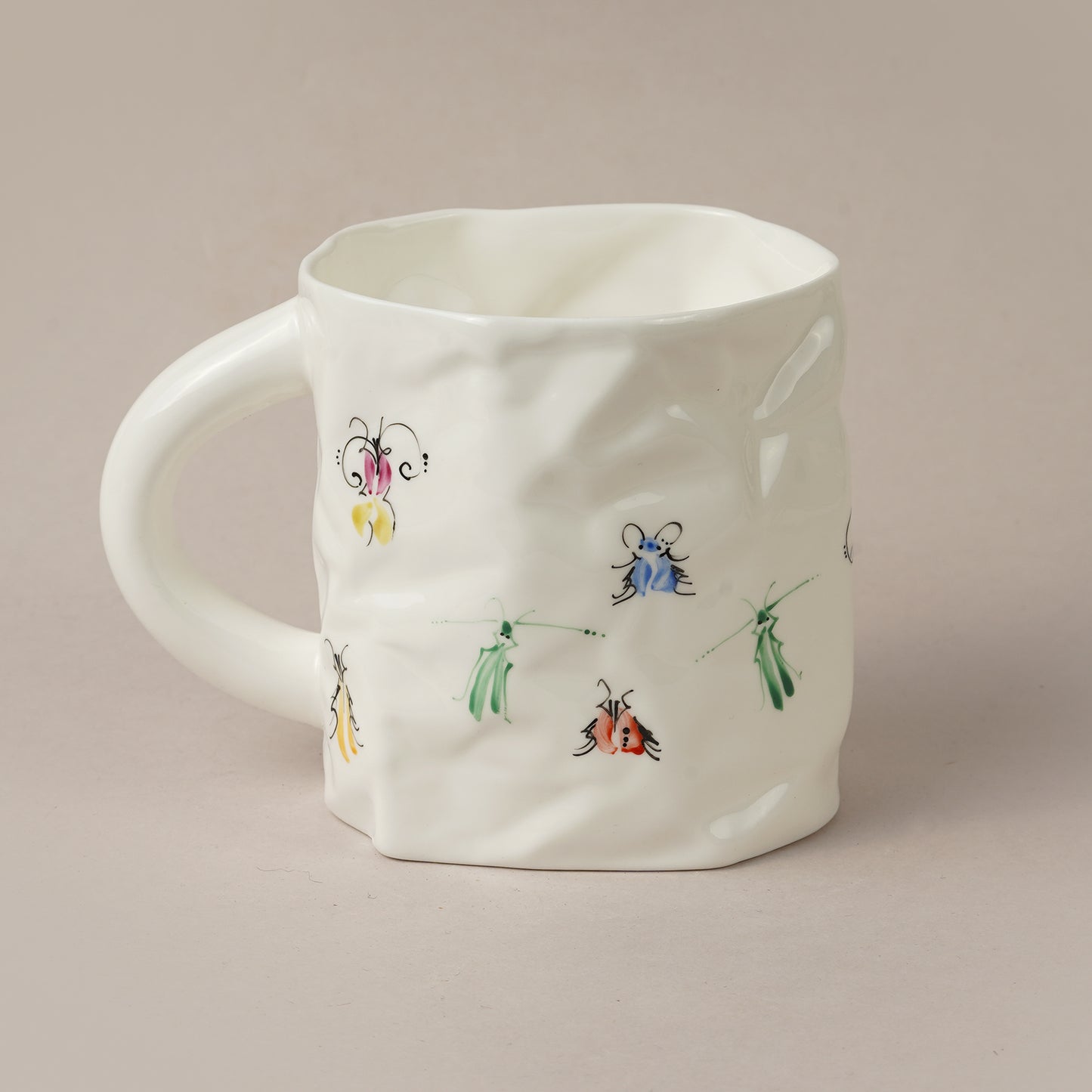 Kukaiņi 2.5. Burzīta tējas krūze