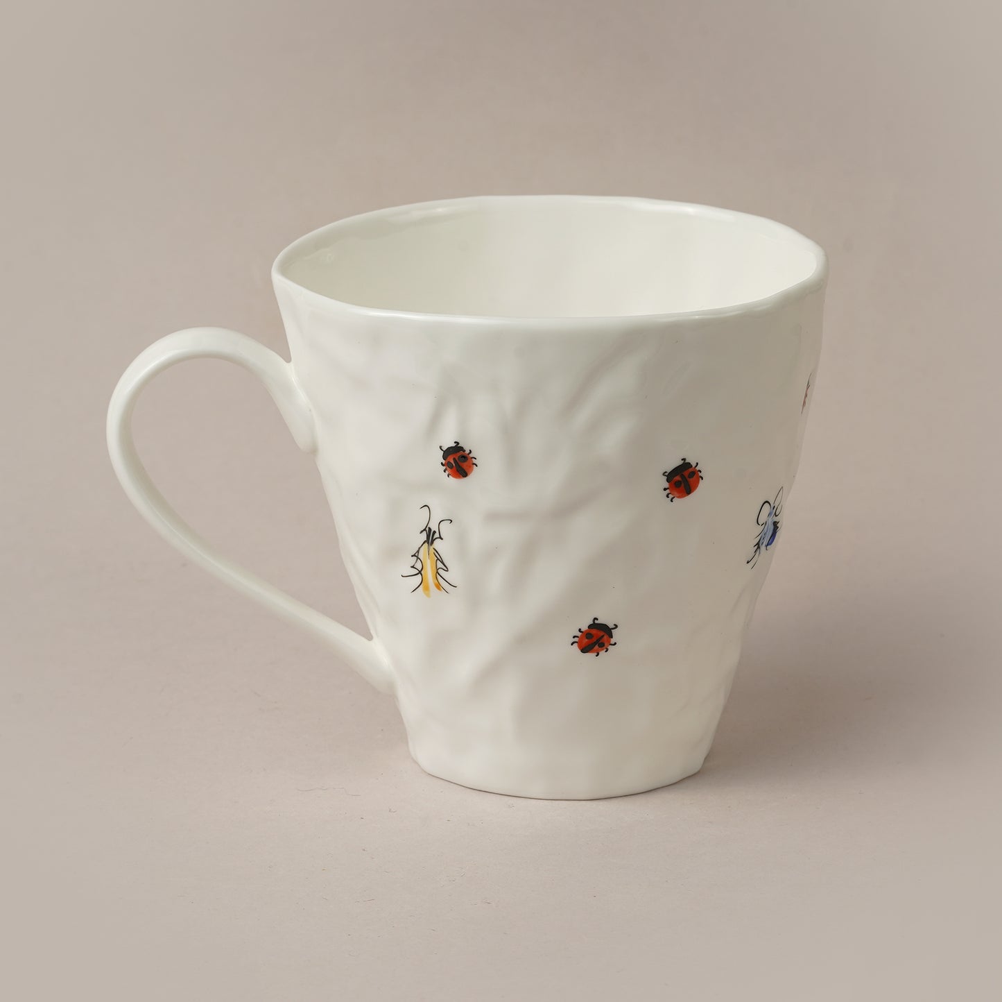 Kukaiņi 2.6. Burzīta tējas krūze Co