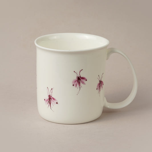 Kukaiņi 4.13. Porcelāna krūze cilindrs ar maliņu