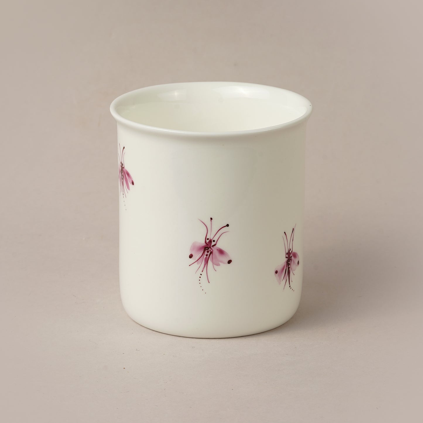 Kukaiņi 4.13. Porcelāna krūze cilindrs ar maliņu