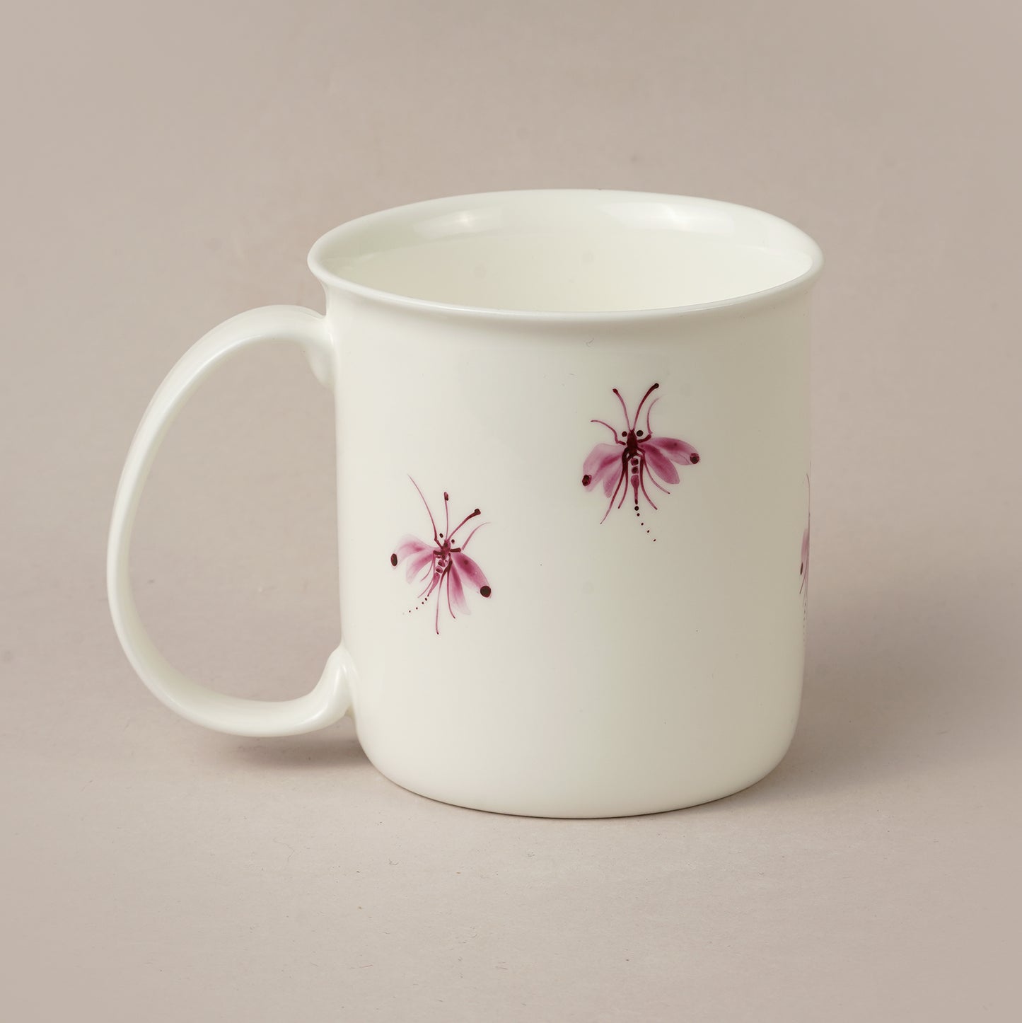 Kukaiņi 4.13. Porcelāna krūze cilindrs ar maliņu