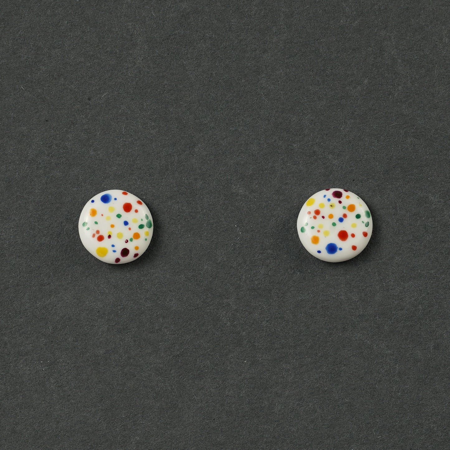 Apgleznoti. 1.2. Podziņu S auskari