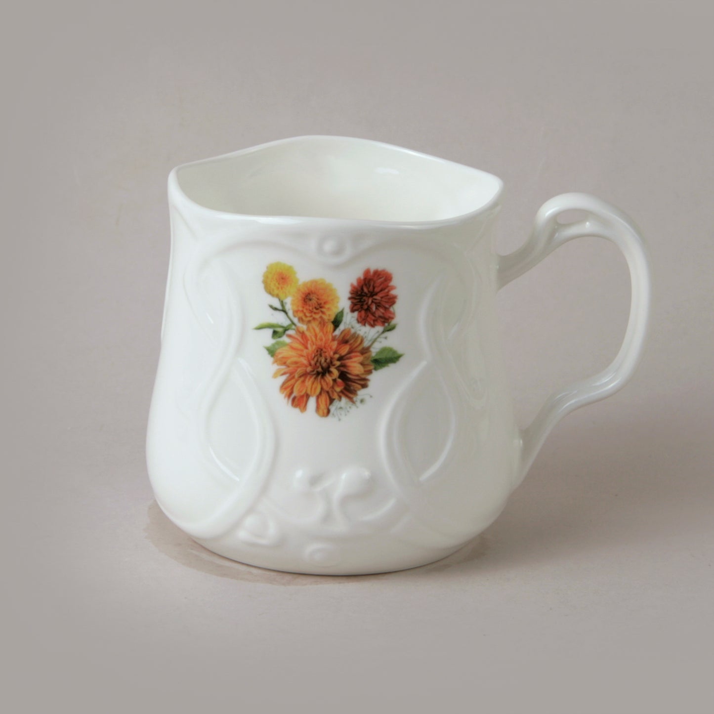 Flowers. 1.2 Nouveau Tea Mug