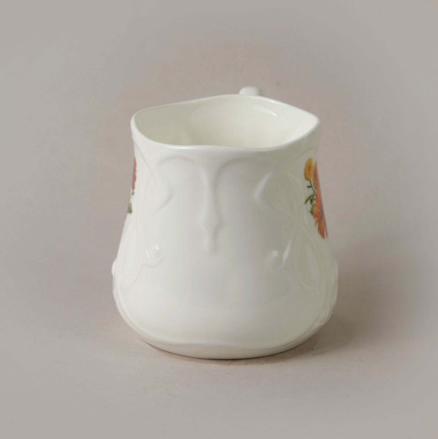 Flowers. 1.2 Nouveau Tea Mug