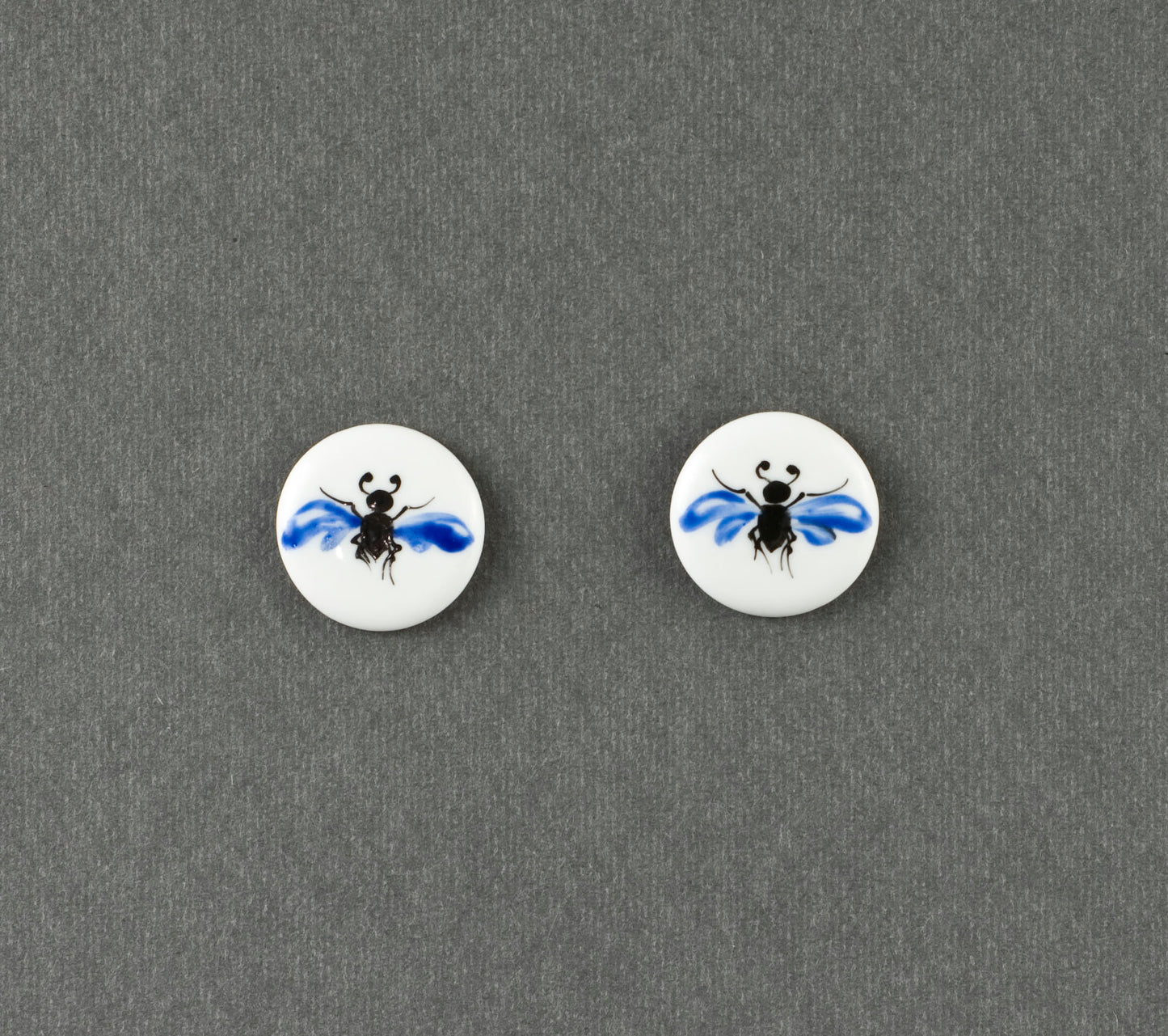 Beetle 1.7. Button M earrings