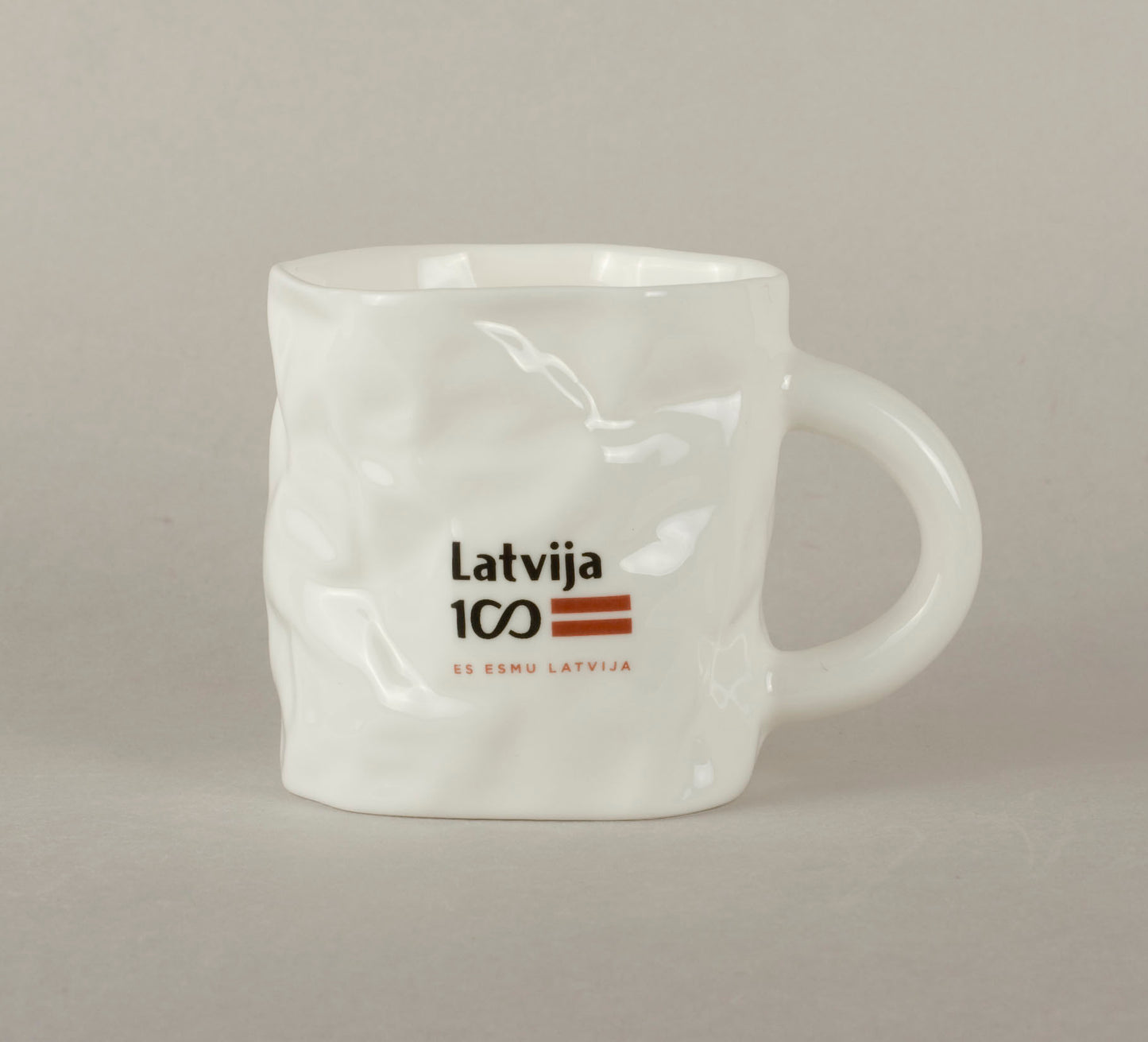 LV100. Burzīta kafijas krūze 2