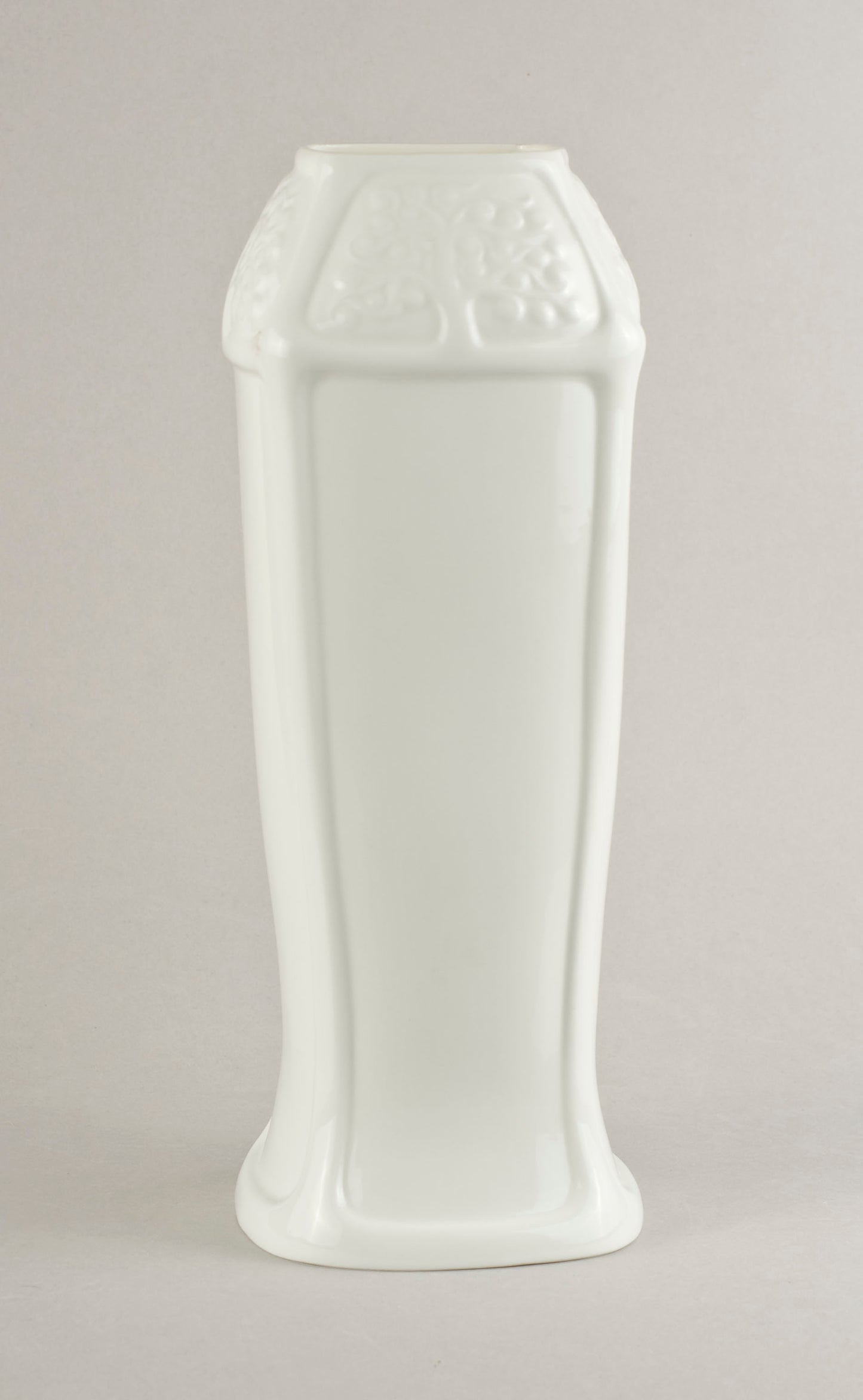 Porcelain Vase 100
