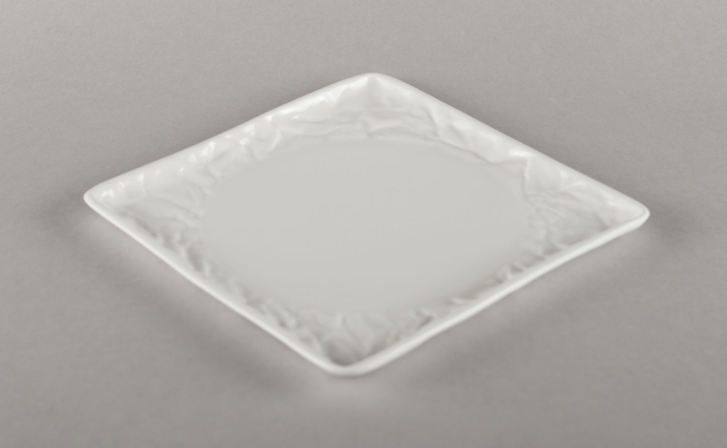 Porcelain Crumpled Dessert Plate Medium (sleek middle)