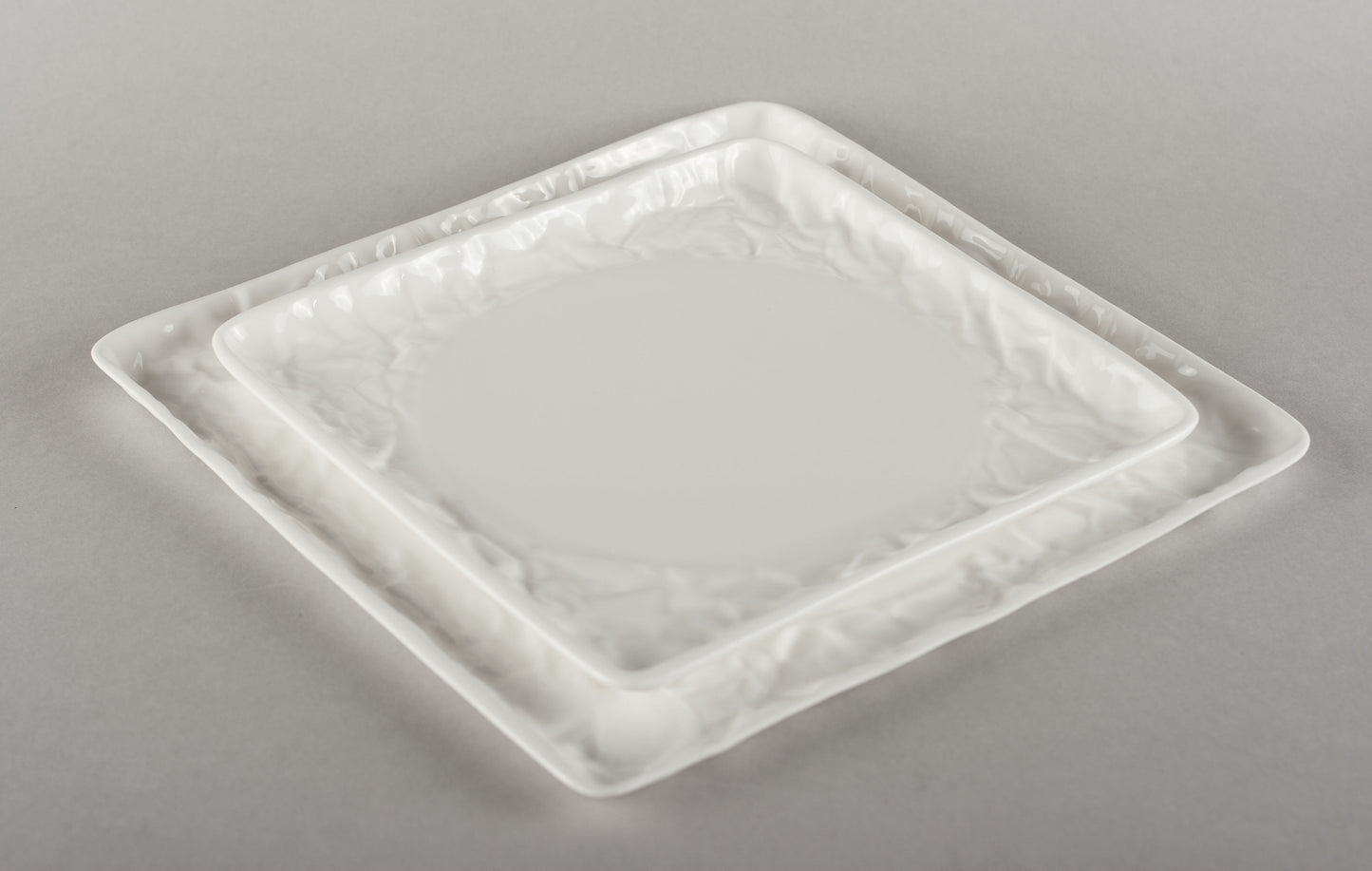 Porcelain Crumpled Dessert Plate Medium (sleek middle)
