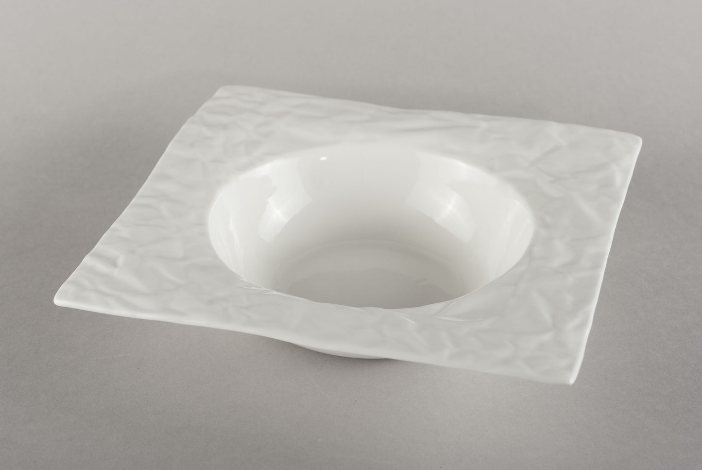 Porcelāna burzīts zupas šķīvis